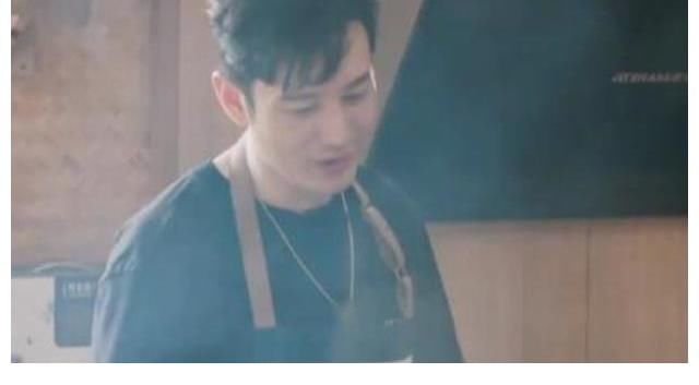 廚齡|黃曉明婚后為妻學(xué)做飯？自曝五年廚齡暗撒狗糧，炒蝦紅燒肉都拿手