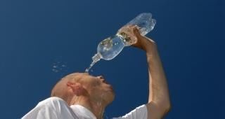 降血糖|糖尿病人,应该多喝水还是少喝水哪种情况利于降血糖