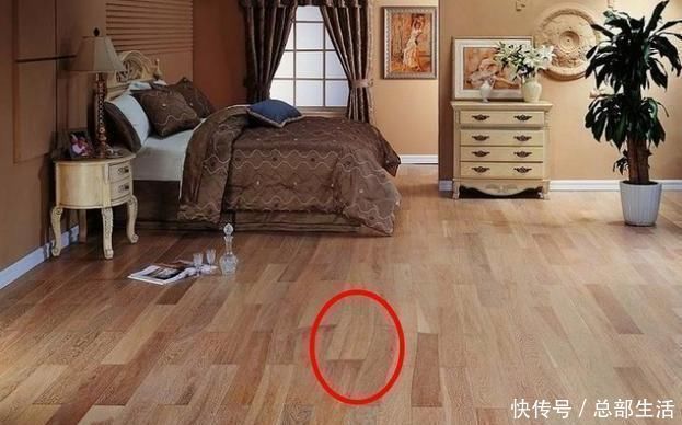 客厅|客厅该铺瓷砖还是地板老师傅从不纠结,直接用这种,时尚又耐用