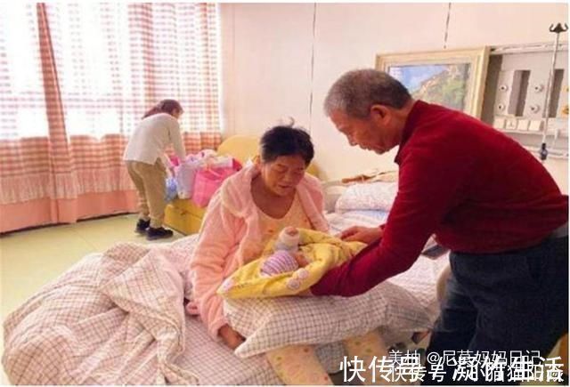 洗衣物|67岁老人产后“二回春”,没显老还更年轻了,坐好月子很重要