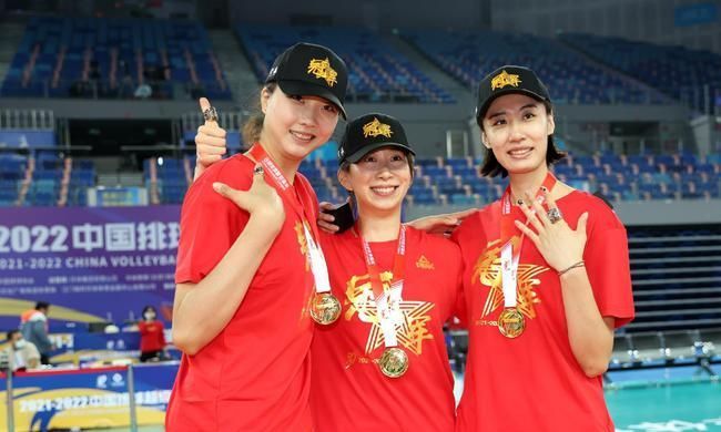 天津女排|有反转!最佳主攻李盈莹又荣膺排超MVP, 球迷:最大赢家不是她