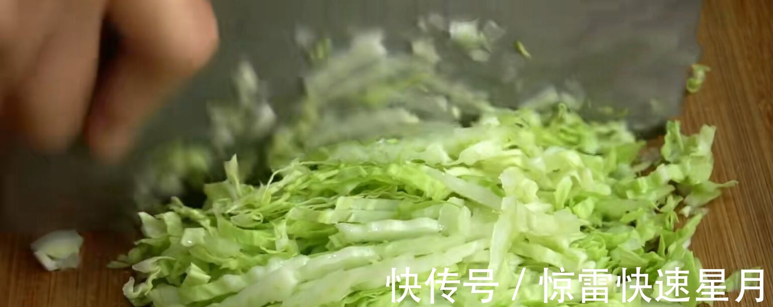 步骤|白菜加3个鸡蛋，2分钟教你做懒人早餐，手不沾面，口感鲜营养全！