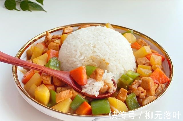 天冷了，就喜欢这种懒人盖浇饭，有菜有肉又有汤，拌米饭超香！