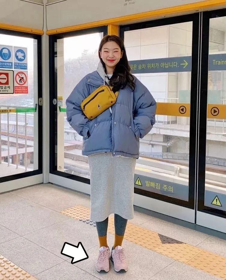 羽绒服+裙子=2021年最王炸组合，早穿早美！