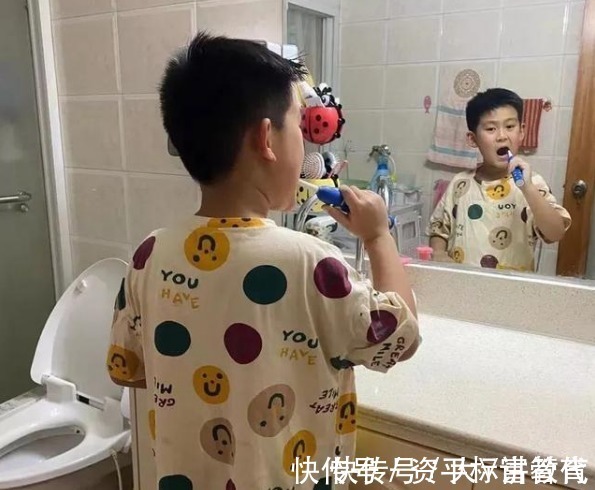 家长|双减后的周末,老师突然要求家长上传生活照,有人爆出了“猛料”