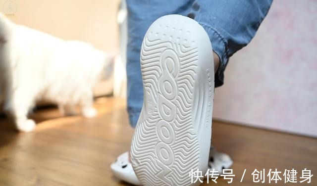 app 软糯贴脚的休闲拖鞋,更快舒缓脚部疲劳,咕咚运动舒缓拖鞋体验!