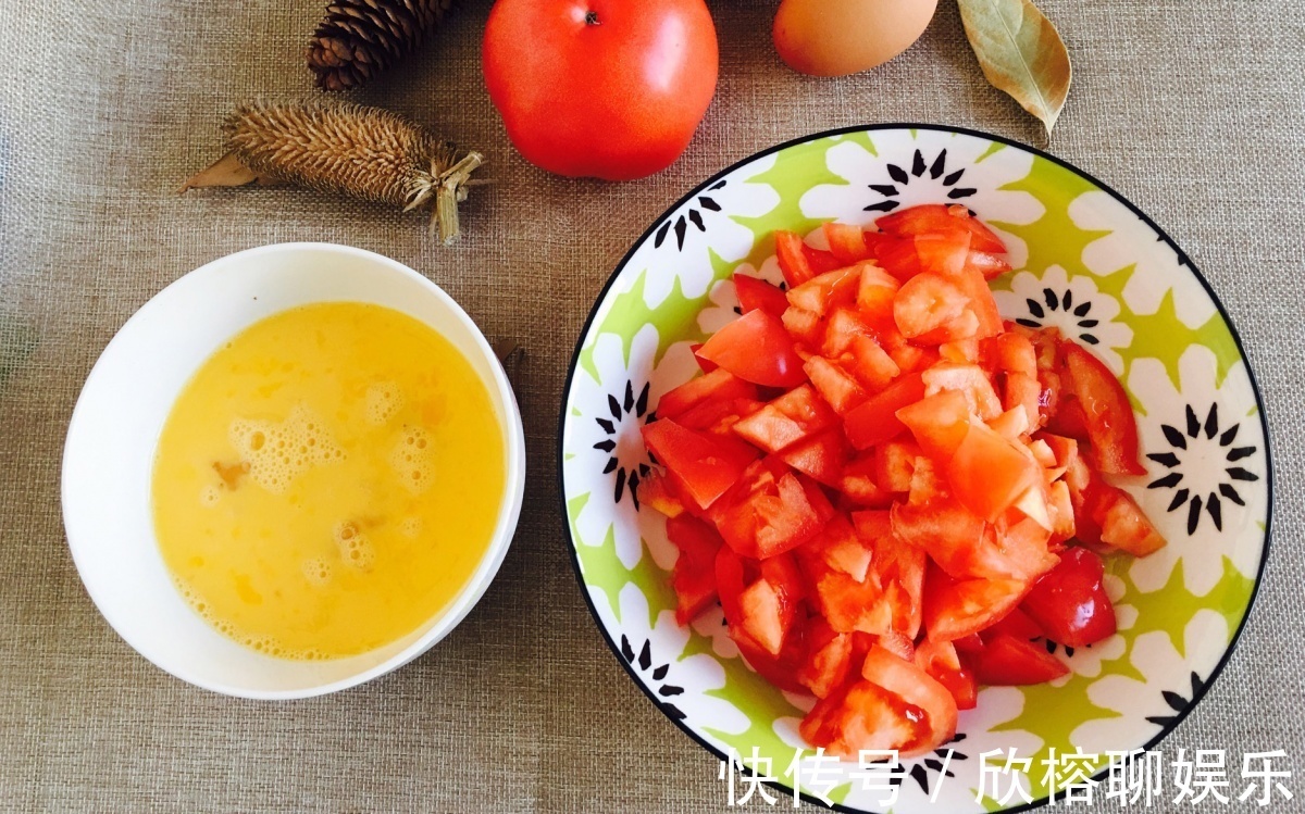 去皮|饭店做番茄炒蛋，先炒番茄还是蛋有讲究，弄错了步骤，难怪不好吃
