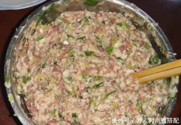 大厨|拌饺子馅时,有人放热油有人放香油,大厨都不对,不懂别乱放!