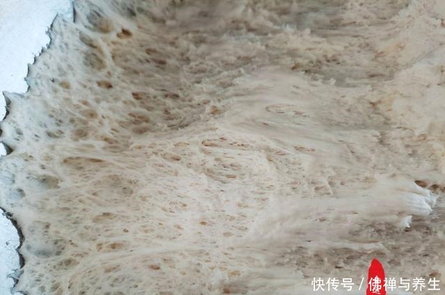 有的人爱吃花卷却不会拧,看看我介绍的这两种方法,简单易操作