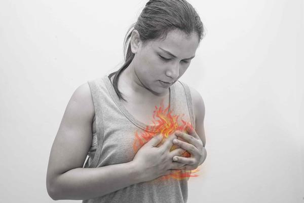 疼痛|心梗不是突然到来,身体出现4种疼痛,多半是心梗信号,不能拖