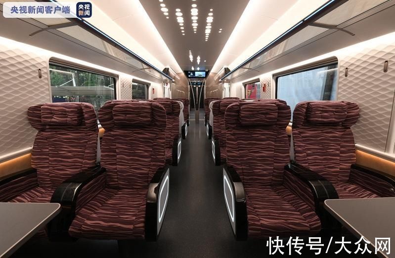 车窗|无人驾驶、5G、主动防撞……来看中车新下线的新型都市快轨列车