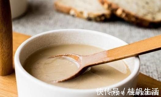 芝麻酱调稀，用水还是用油大厨这么做，丝滑细腻味道香