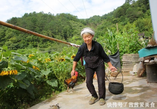 不良习惯|女人过了52岁，2物要舍得吃，养骨护关节，人也会显得更年轻