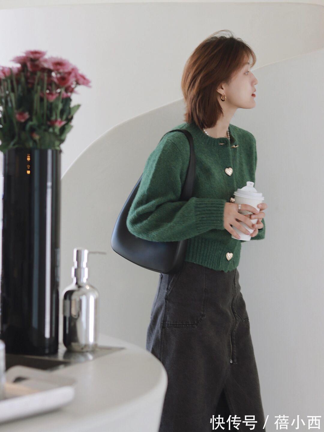 博主 不管你皮肤白不白,今年要买毛衣就买“绿色”,提气质又显档次