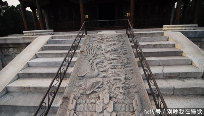 拖出|实拍清朝光绪皇帝陵墓,光绪双脚被拖出棺材,隆裕皇后化作骷髅