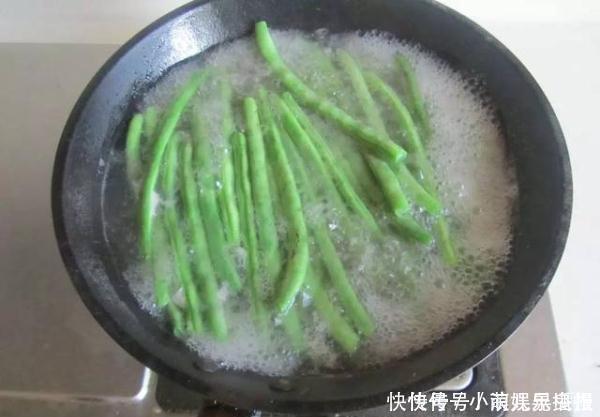 必须要焯水的5种蔬菜，很多人都省略了这步，有的人吃了会肚子疼