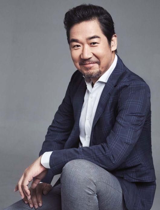 张国立拍戏差点被砖头砸中脑袋,他却面不改色,不慌不忙把戏拍完