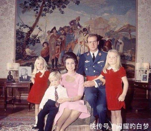 法国王室的修养:王后不小心踩到为她行刑的刽子手,依然小心道歉