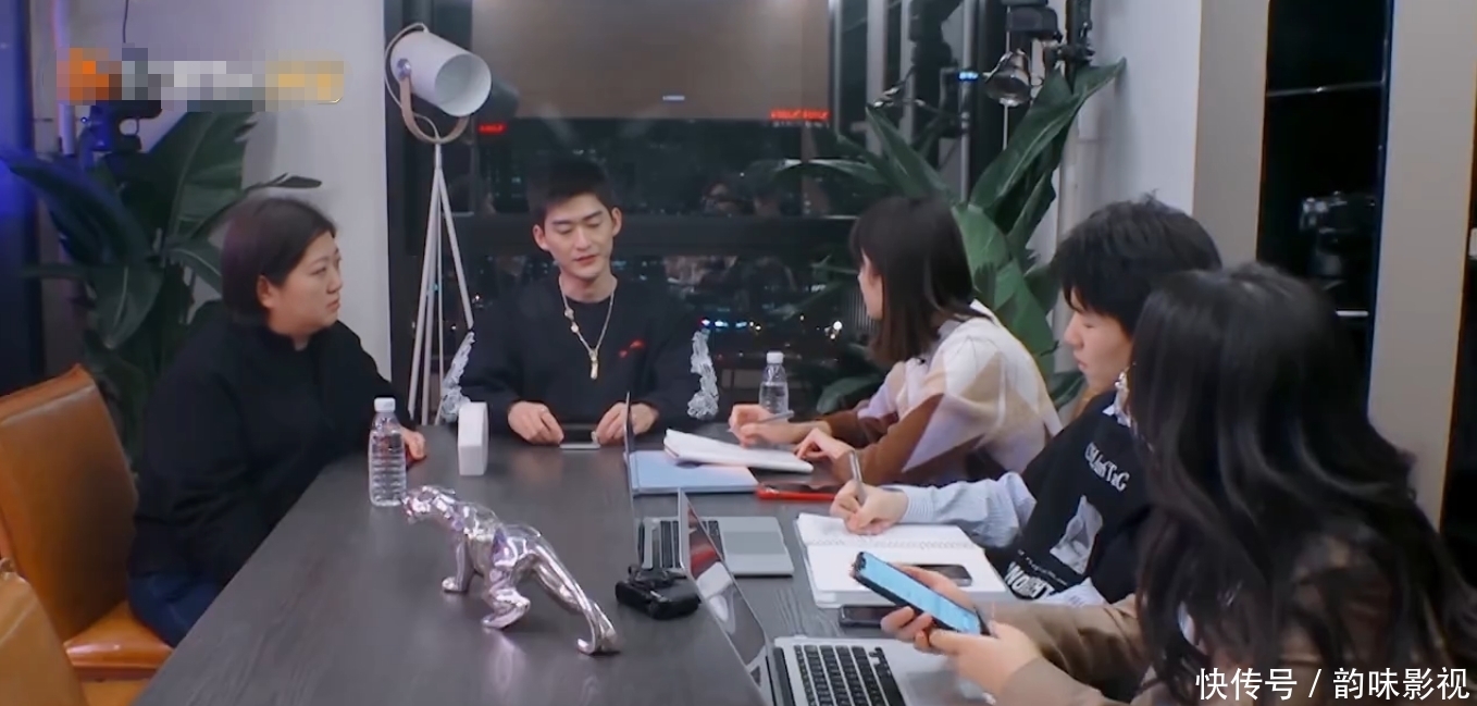 初入职场 《初入职场》 张安变自信,王玥的挫败感却很强,心态决定一切