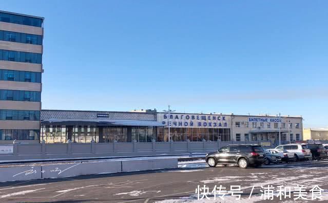 布拉戈维申斯克|中俄两座边境城市隔江相望，俄罗斯修建凯旋门，而中国修建和平鸽