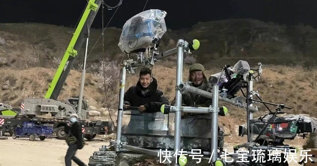 胡军儿子康康近照曝光,霸总气质引人注目,这颜值能进娱乐圈吗