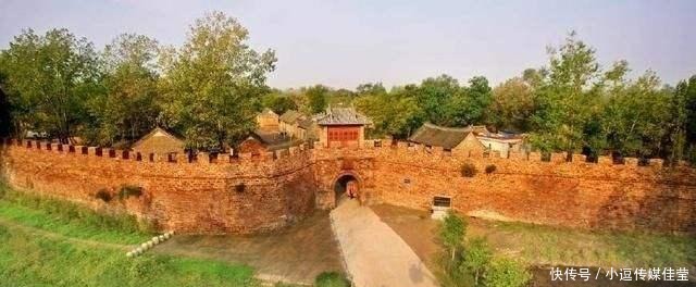 物是人非|洼地里的红石寨,158年以来从未被外敌攻破,如今却物是人非