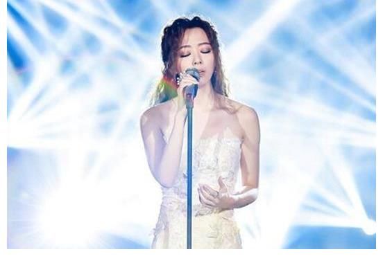 伴郎|13年戀愛(ài)終錯(cuò)付，張靚穎和結(jié)婚時(shí)的伴郎相戀，馮軻官宣簽約張碧晨