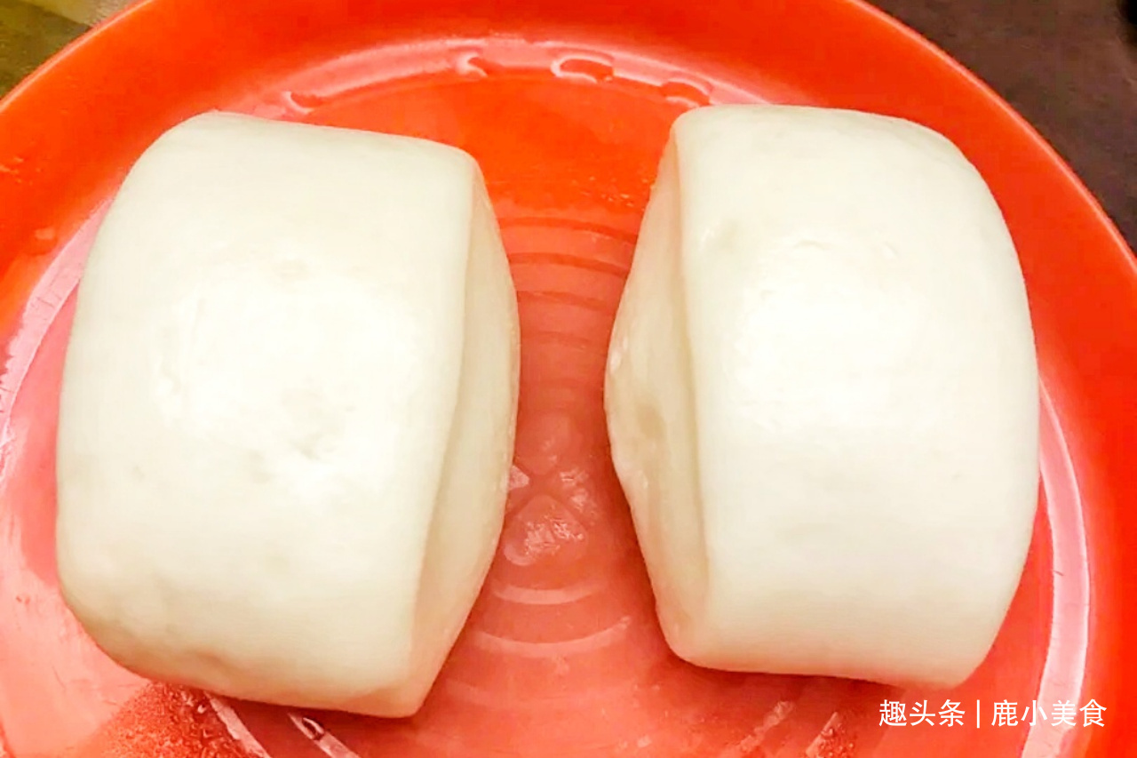 馒头不够蓬松还开裂和面时多加2料，馒头个个蓬松暄软，真好吃