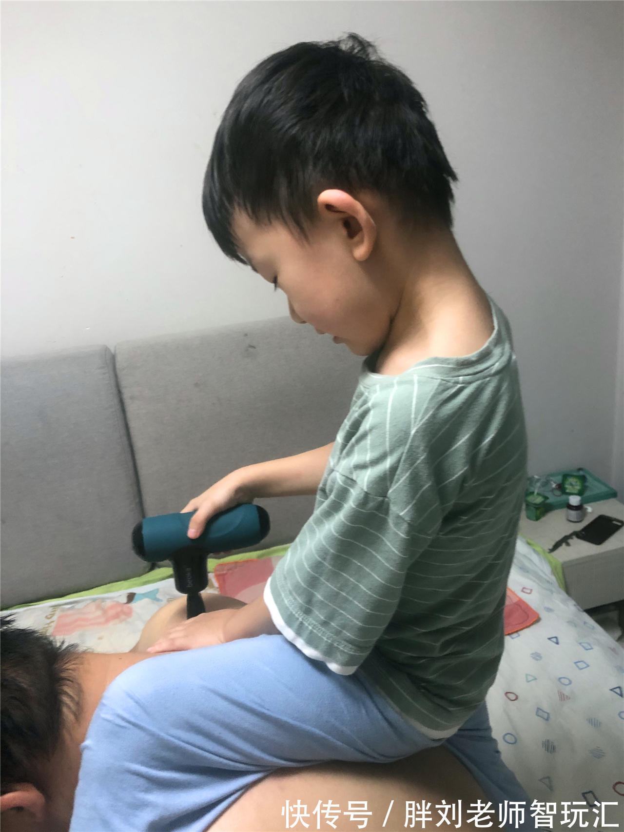 腰酸背痛|腰酸背痛腿抽筋,快用筋膜枪。舒服