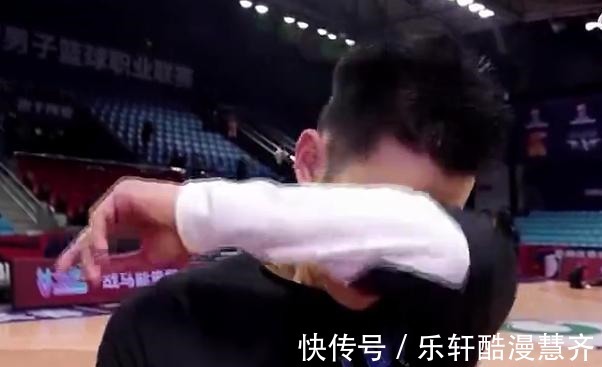 三分球|林书豪赛后采访哭了!今天特意穿得0分时球鞋,率领首钢大胜山西