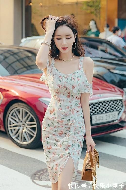 繁化简 时尚有型气质绝伦,碎花雪纺吊带背心裙,洋气时髦