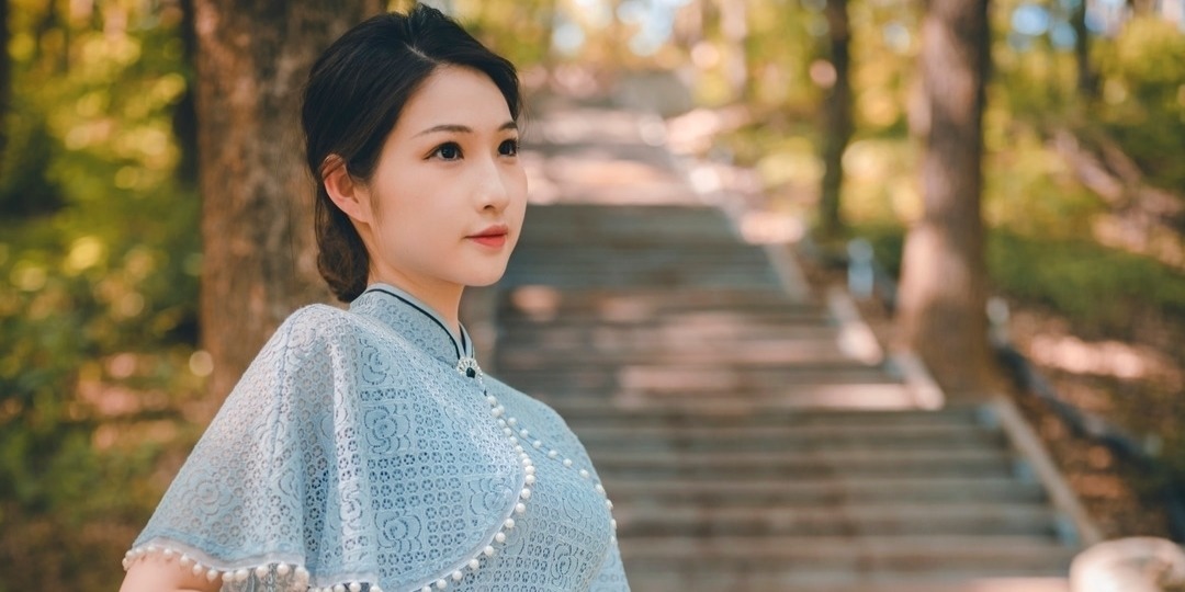 钓舟!诗·十首丨纤腰善舞东风里,眉眼犹能泊钓舟