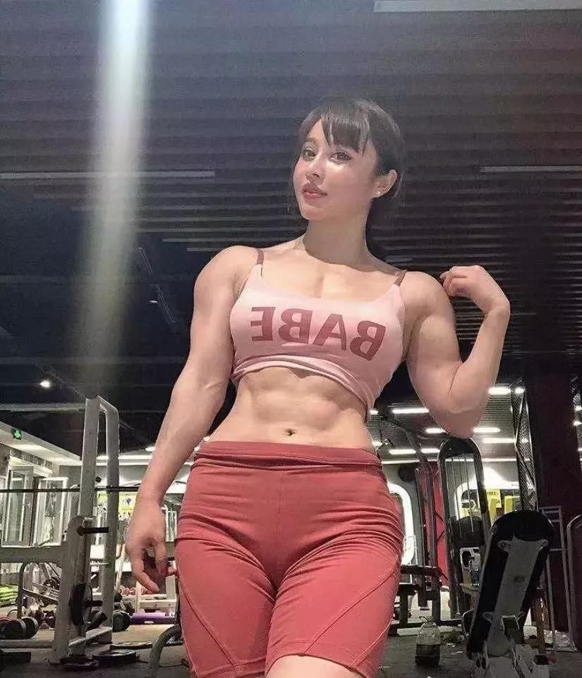 青岛|青岛肌肉辣妈，这身肌肉是什么水平？敢和男人叫板吗？