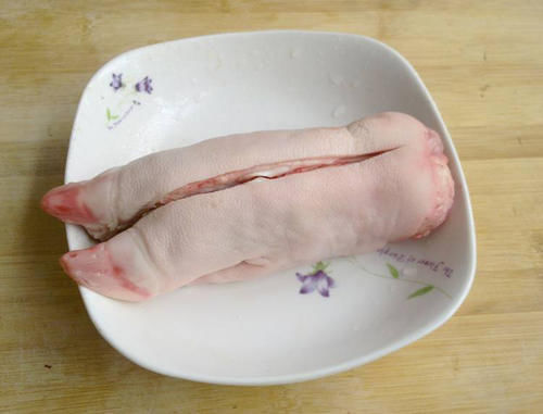 炖猪蹄牢记“3不放”的技巧，猪蹄软烂又好吃，我是才学会