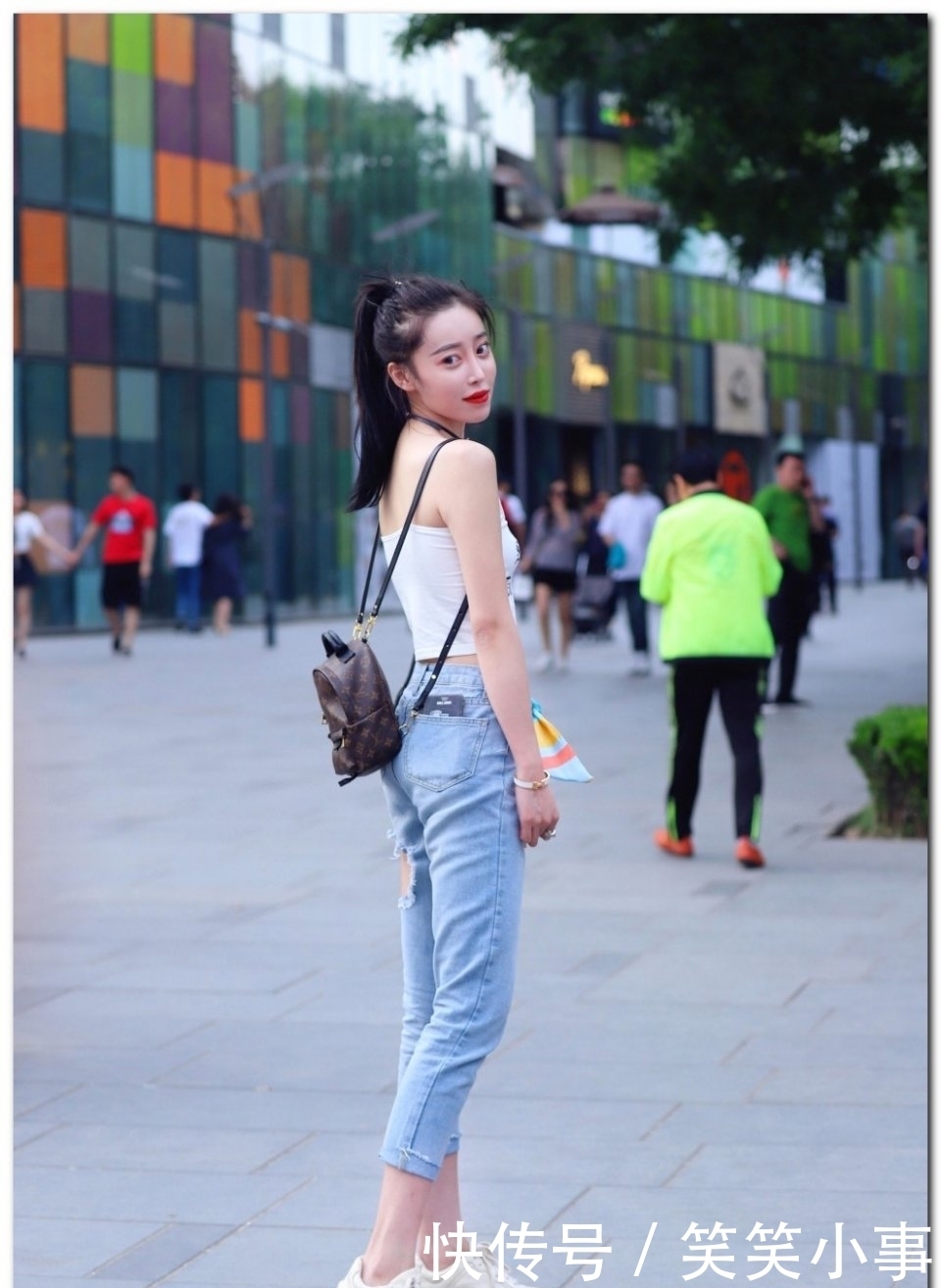 街拍:美丽时尚的潮人,辣妈们美得不要不要的