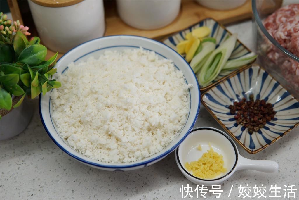 炸肉丸子时,切记“2用2不用”,丸子酥香松软,久放也不变硬