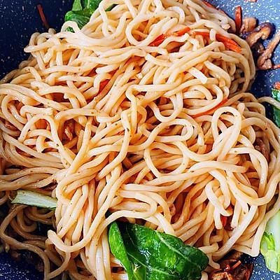 别怪我没提醒你,这道肉丝炒面一吃就上瘾