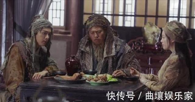 耶律渊如@《倚天屠龙记》中有失误写完后,金庸才发现这乞丐是多余的