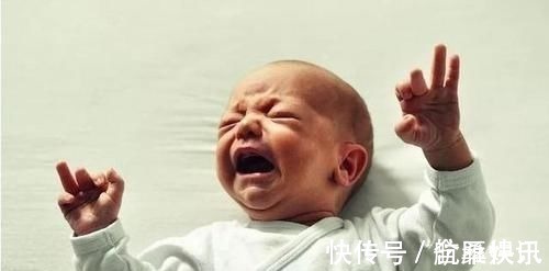 宝妈|宝宝出生时直对妈妈笑,护士却反手一巴掌,得知真相宝妈连声道谢