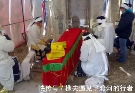 孝子#丧事入殓封棺只用4根钉,为什么一定要买5根