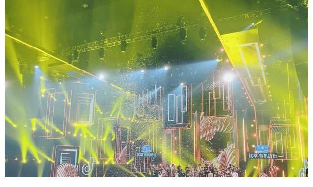 为歌而赞 《为歌而赞》收官，4.7的低分原形毕露，终究是低配版天赐的声音