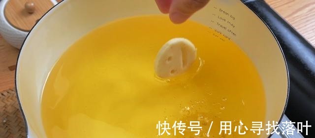 土豆好吃又好看的做法,外酥里软,比薯条还好吃!