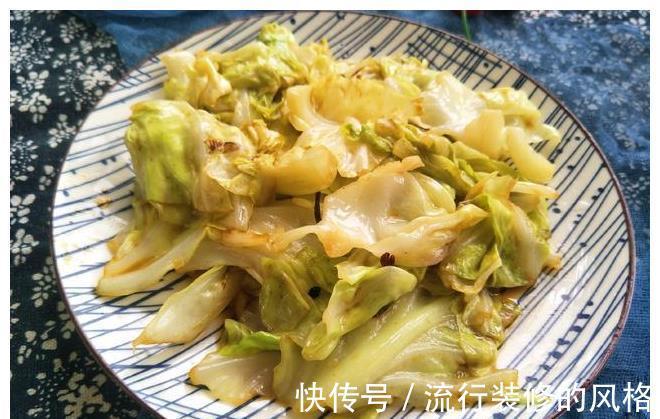 炒包菜|包菜的懒人做法，不用刀切，简单一炒就出锅，香脆又好吃