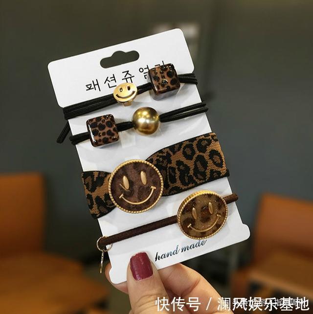 女人的包包里除了钥匙,这6个常用品不可少!不占地方还大有用途