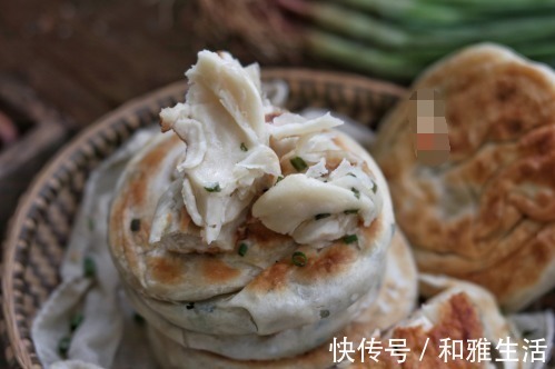 自从婆婆教会我油酥饼的这种做法，我家一星期一袋面，是真的好吃