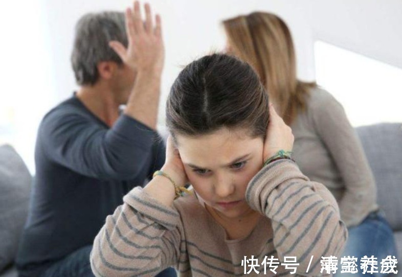 傲慢|孩子骨子里的自卑,来自父母的无知与傲慢,伤娃却不自知