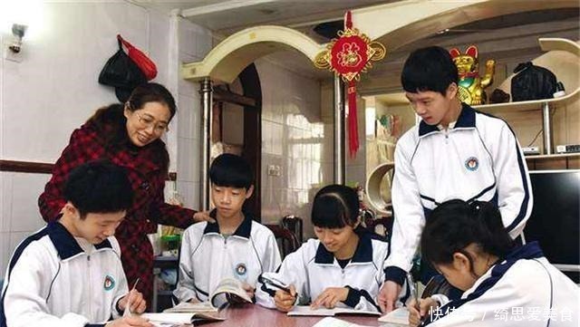 父母|孕妈怀上5胞胎,分娩时80名家属陪产,得知孩子性别全家笑翻