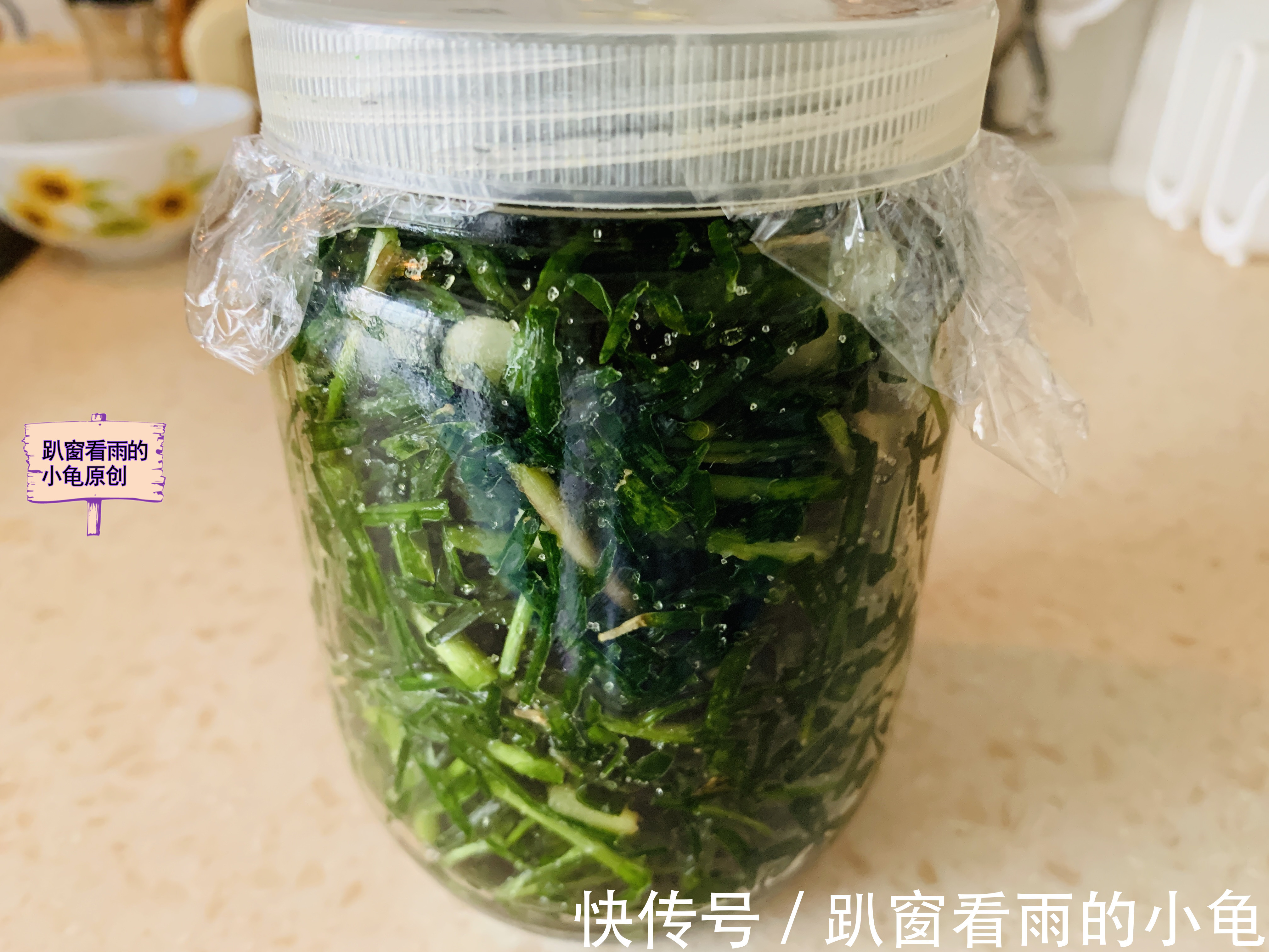 腌黄瓜|秋天,韭菜腌着吃,是三餐必备的百搭小菜,开胃下饭,放一年不坏