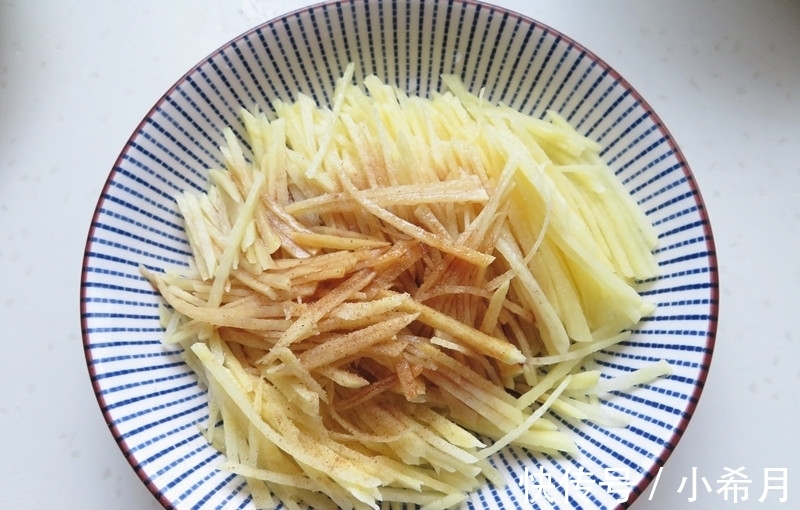 味道|回娘家，我给70岁的妈妈炒了土豆丝，妈妈：还是以前的老味道！