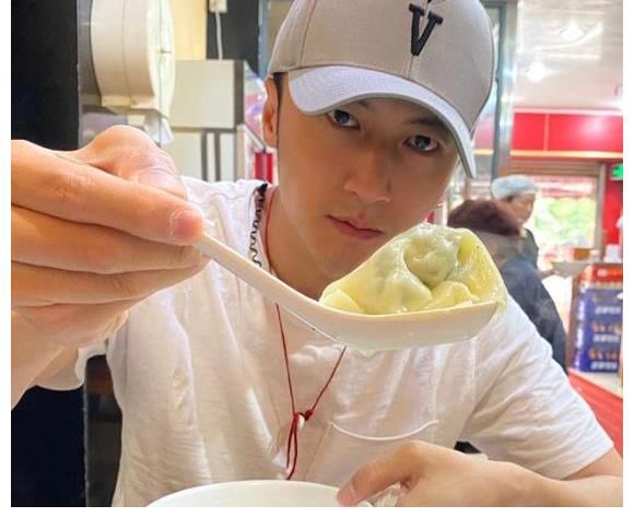 早年叛逆小子，现在蹲路边吃干面：这几年的谢霆锋，心态变化好大